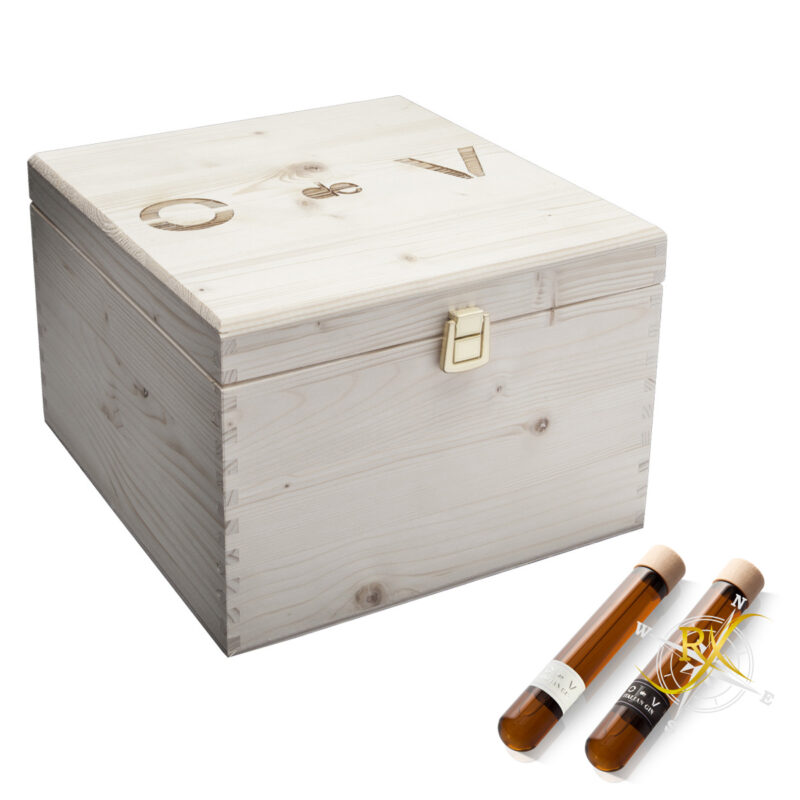 EVO Italian Black / White Gin "WOOD CIGARBOX"(18/18) 47% Vol.  36x 0,05l